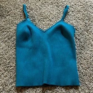 525 nice stretchy material, better for the bigger chested girlies